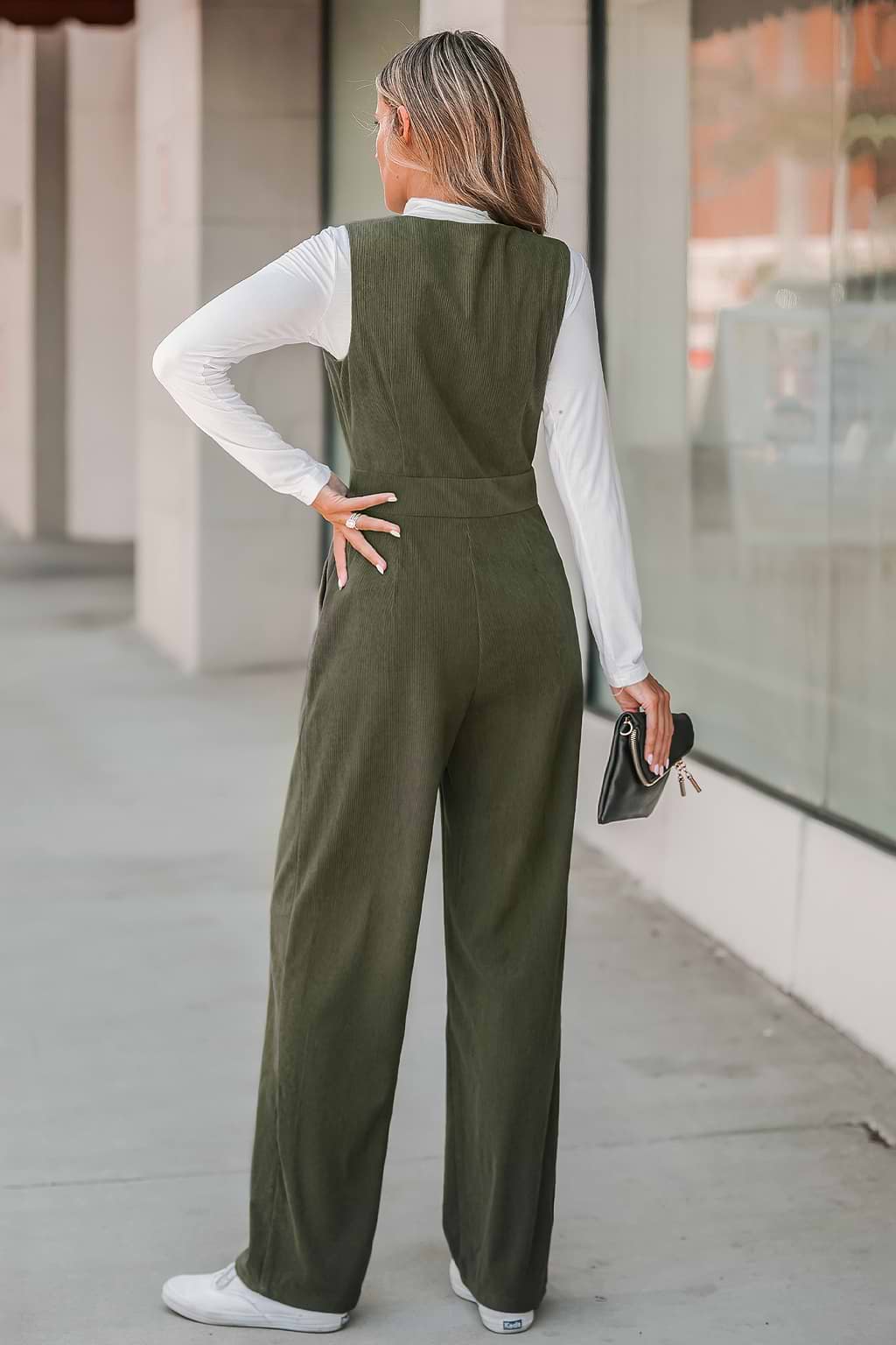 Combinaison à boutons sur le devant