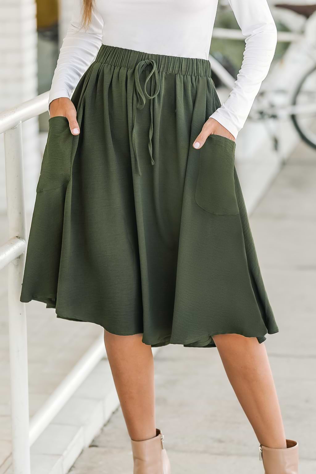 Falda midi con cordón verde bosque