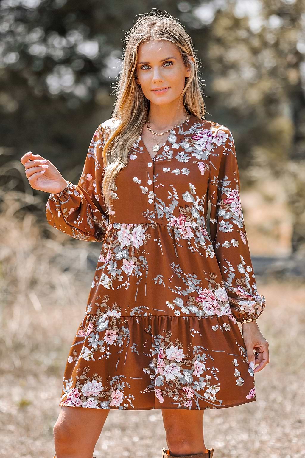 Volant-Minikleid mit Blumenmuster und Knopfleiste