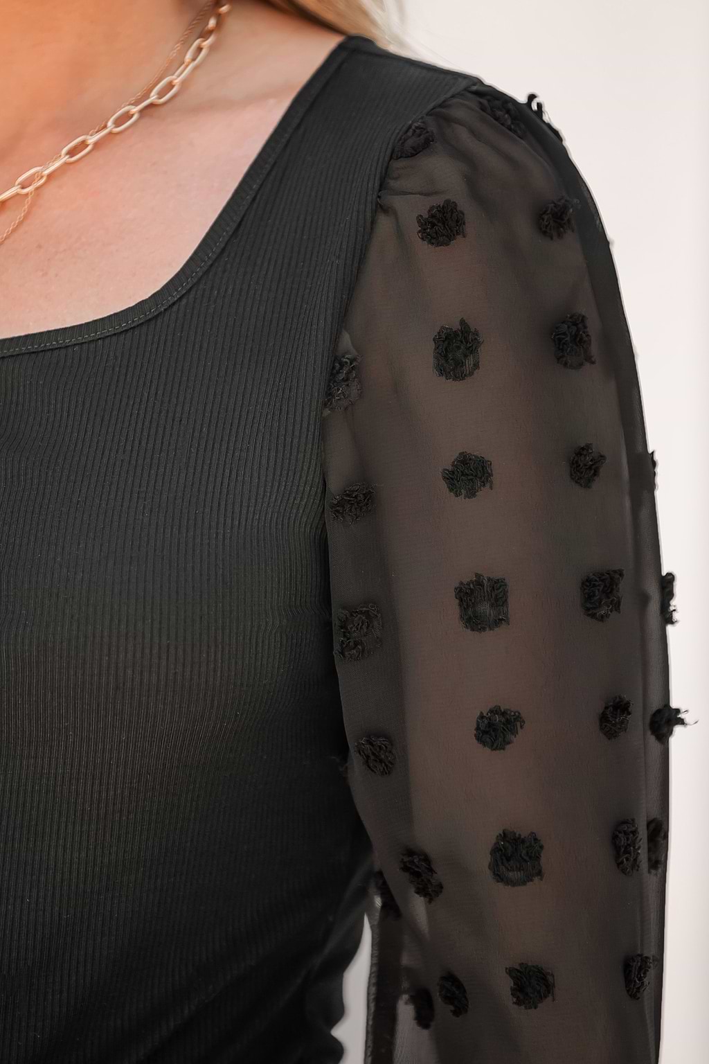 Body de canalé con lunares suizos