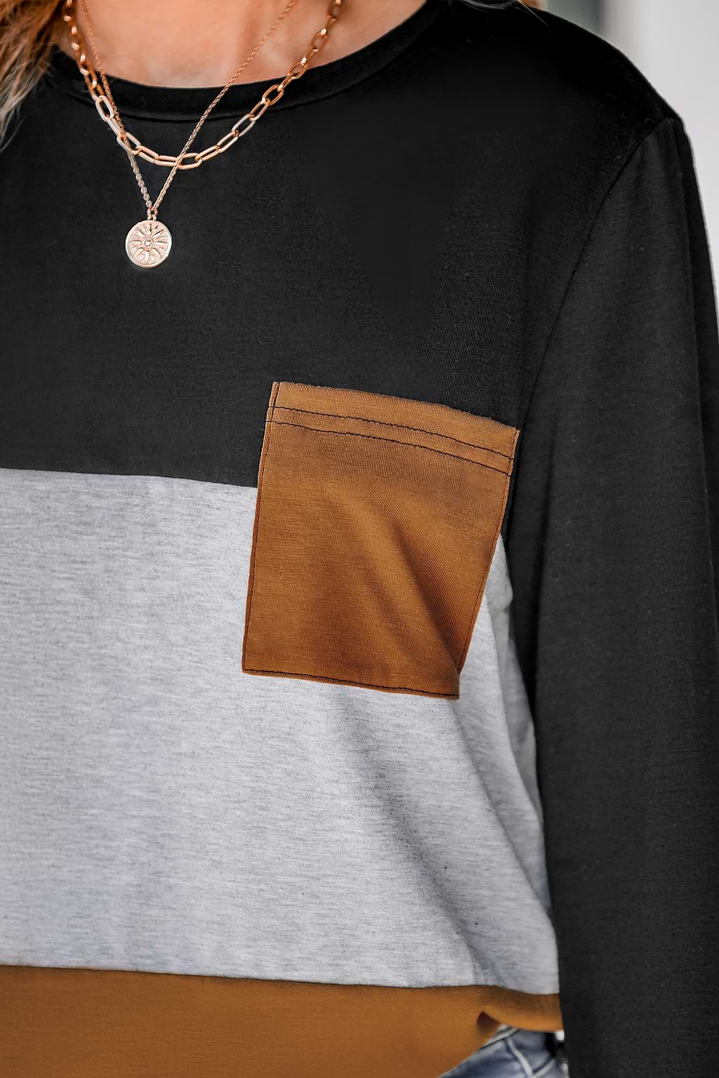 Camiseta de manga larga con bolsillo color block