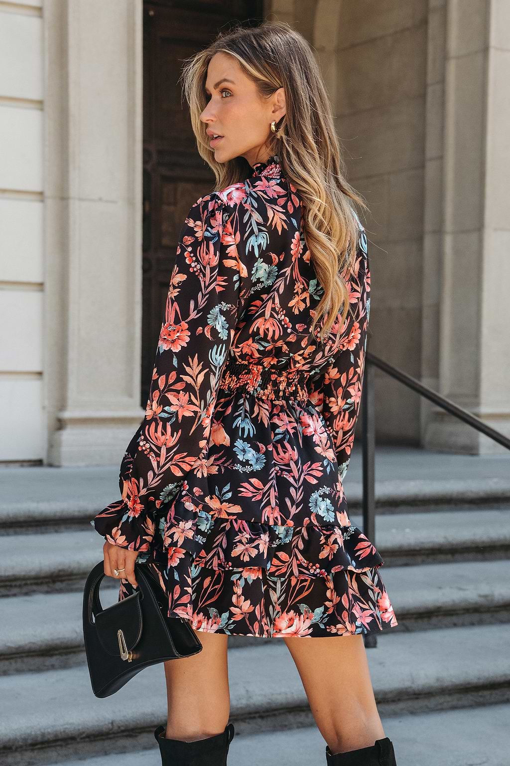 Gesmokte jurk met bloemenprint en ruches