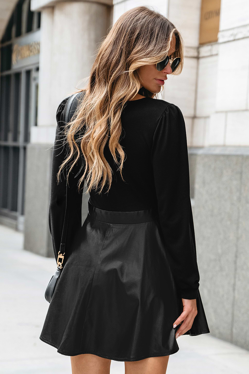 Robe trapèze à manches longues en cuir vegan