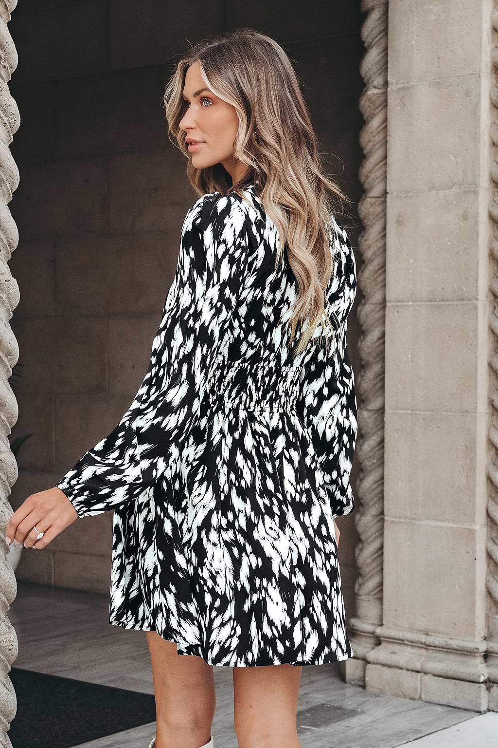 Robe mini ruchée à imprimé abstrait