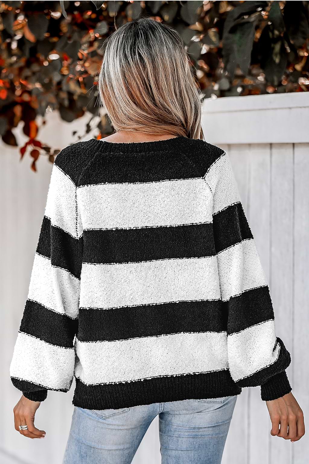Gestreifter Pullover mit Raglanärmeln und Fuzzy-Strick