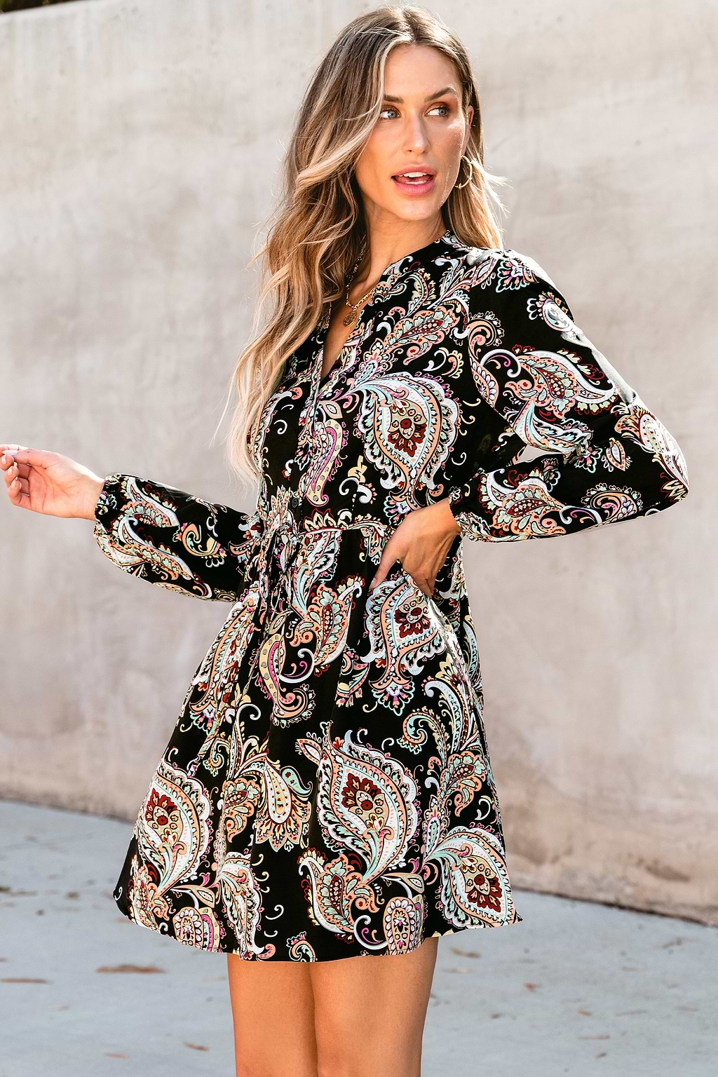 Robe trapèze avec ceinture à imprimé paisley