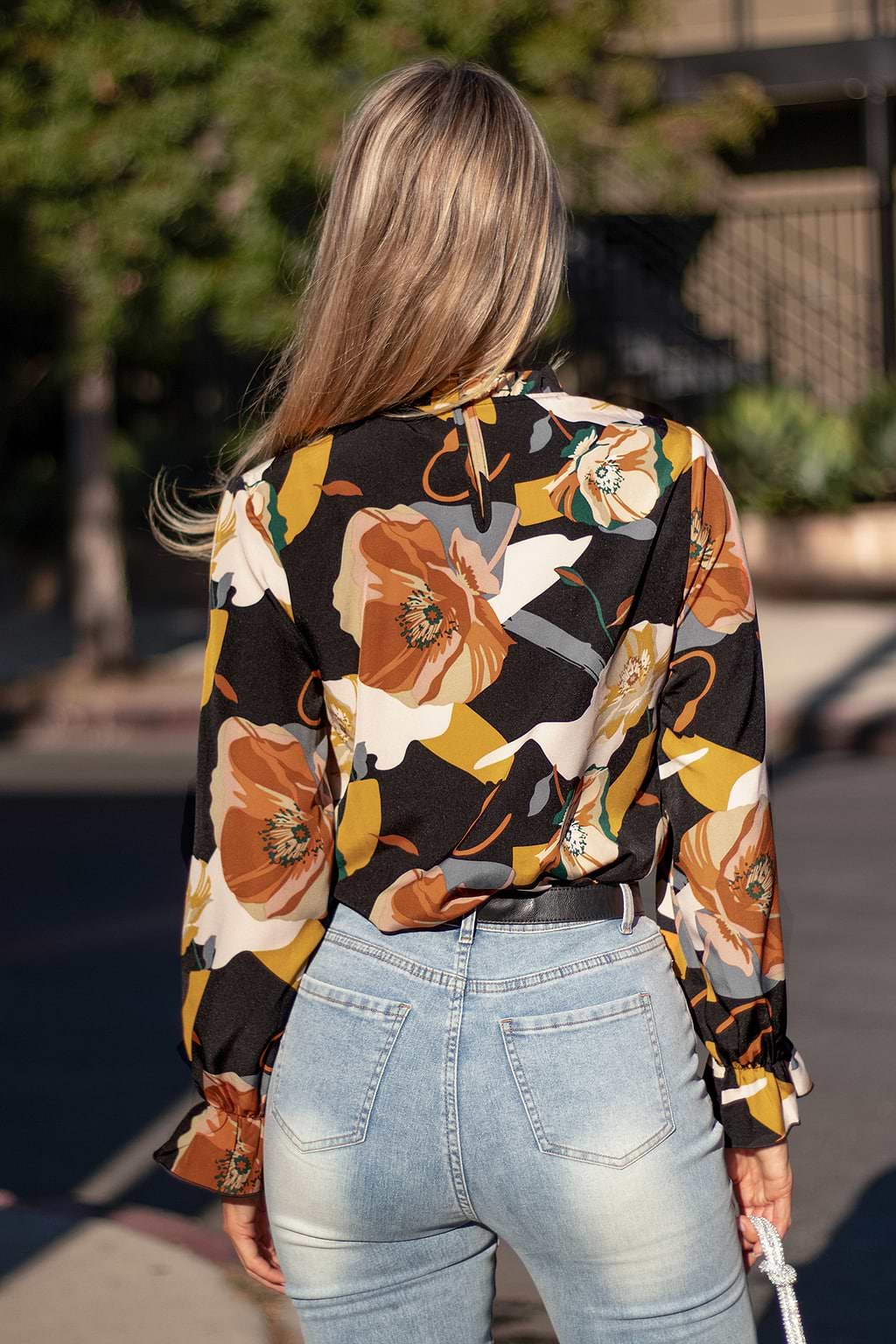 Top con volantes y manga trompeta con estampado floral