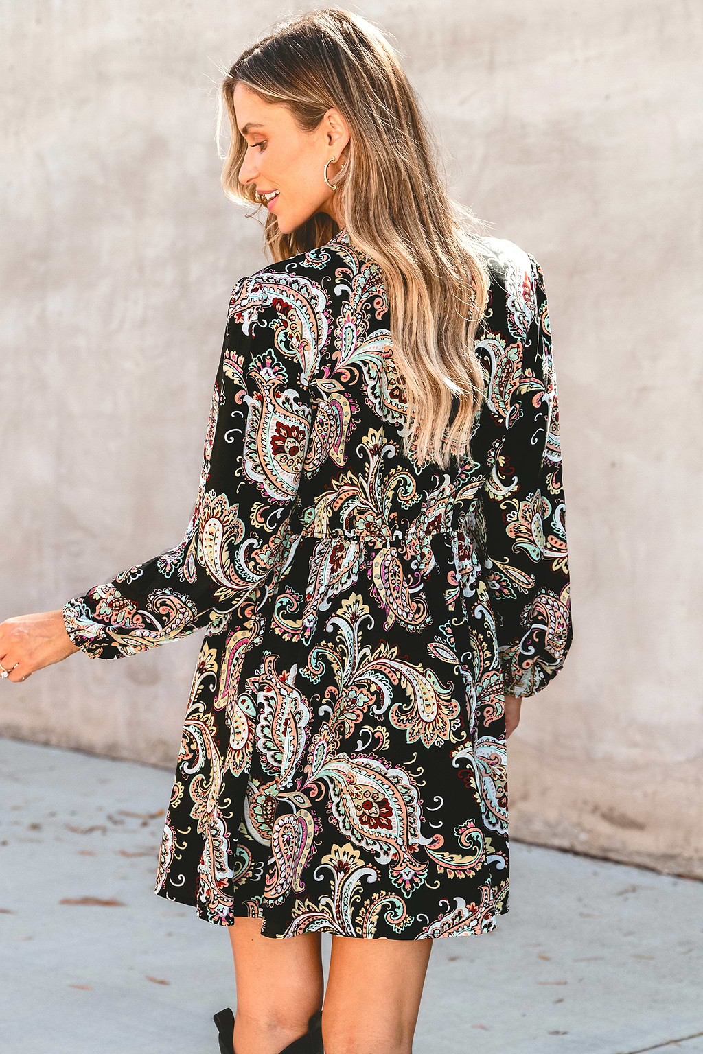 Robe trapèze avec ceinture à imprimé paisley
