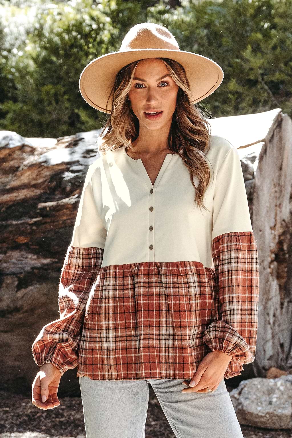 Top scozzese con bottoni e scollo a V