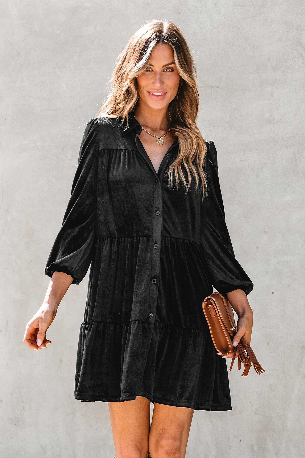 Robe mini en velours à boutons sur le devant ruchée noire