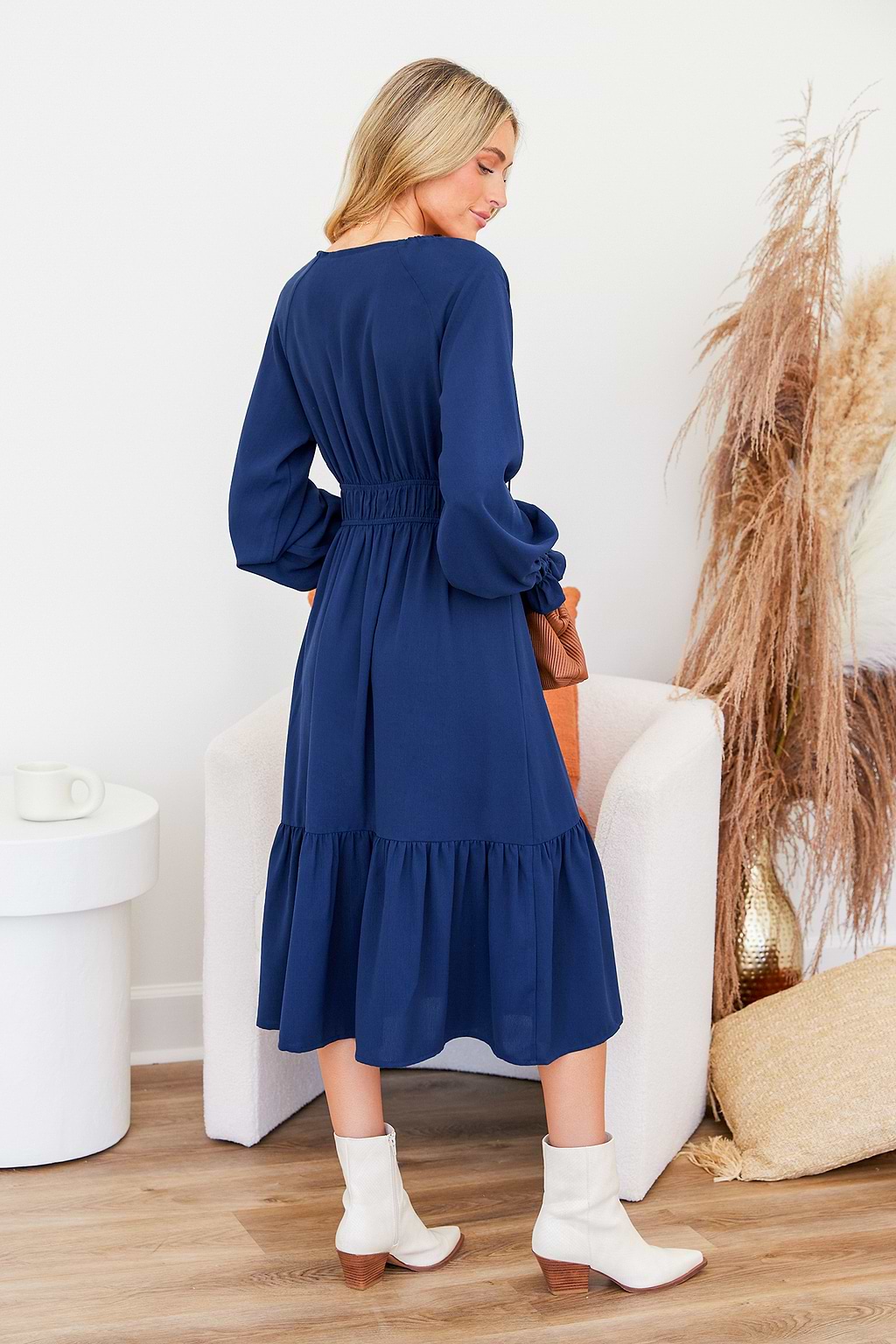 Vestido midi con lazo en el cuello azul real