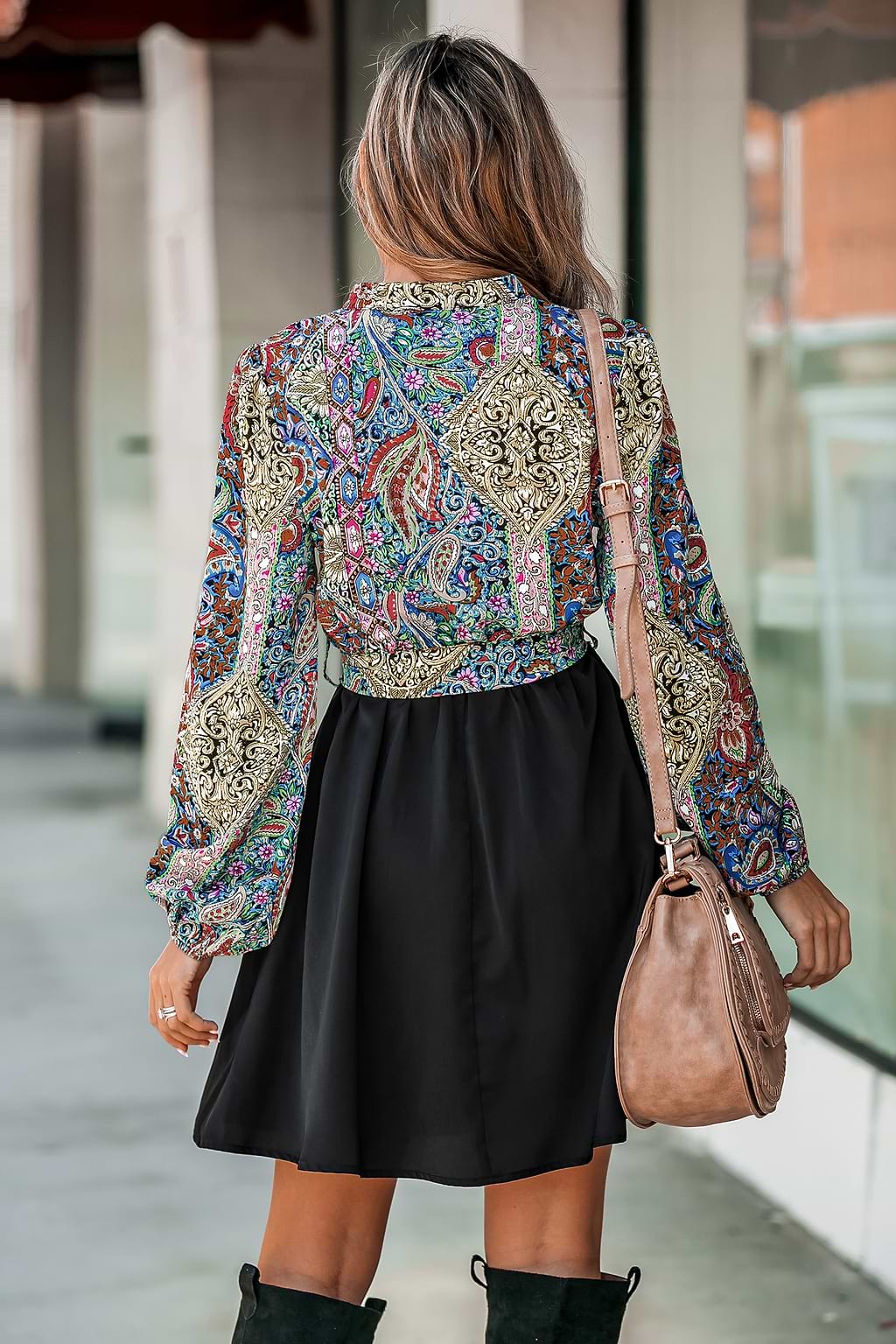 Jurk met riem en V-hals met Paisley-print