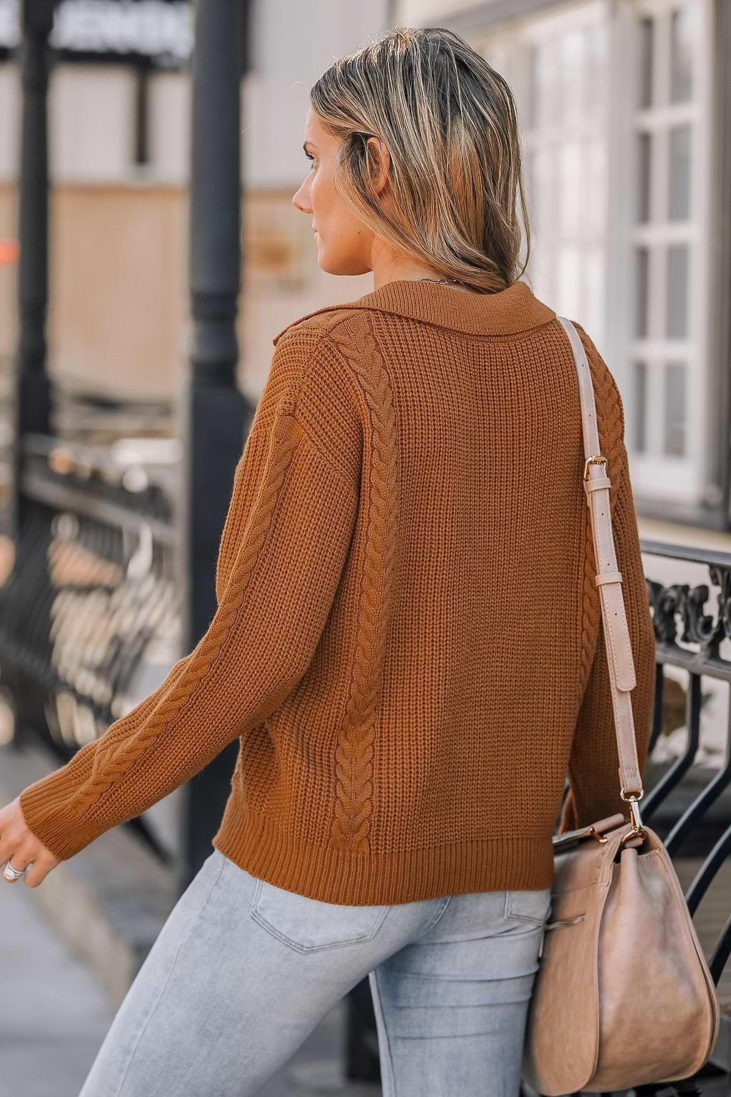 Kabelstrickpullover mit gekerbtem Kragen