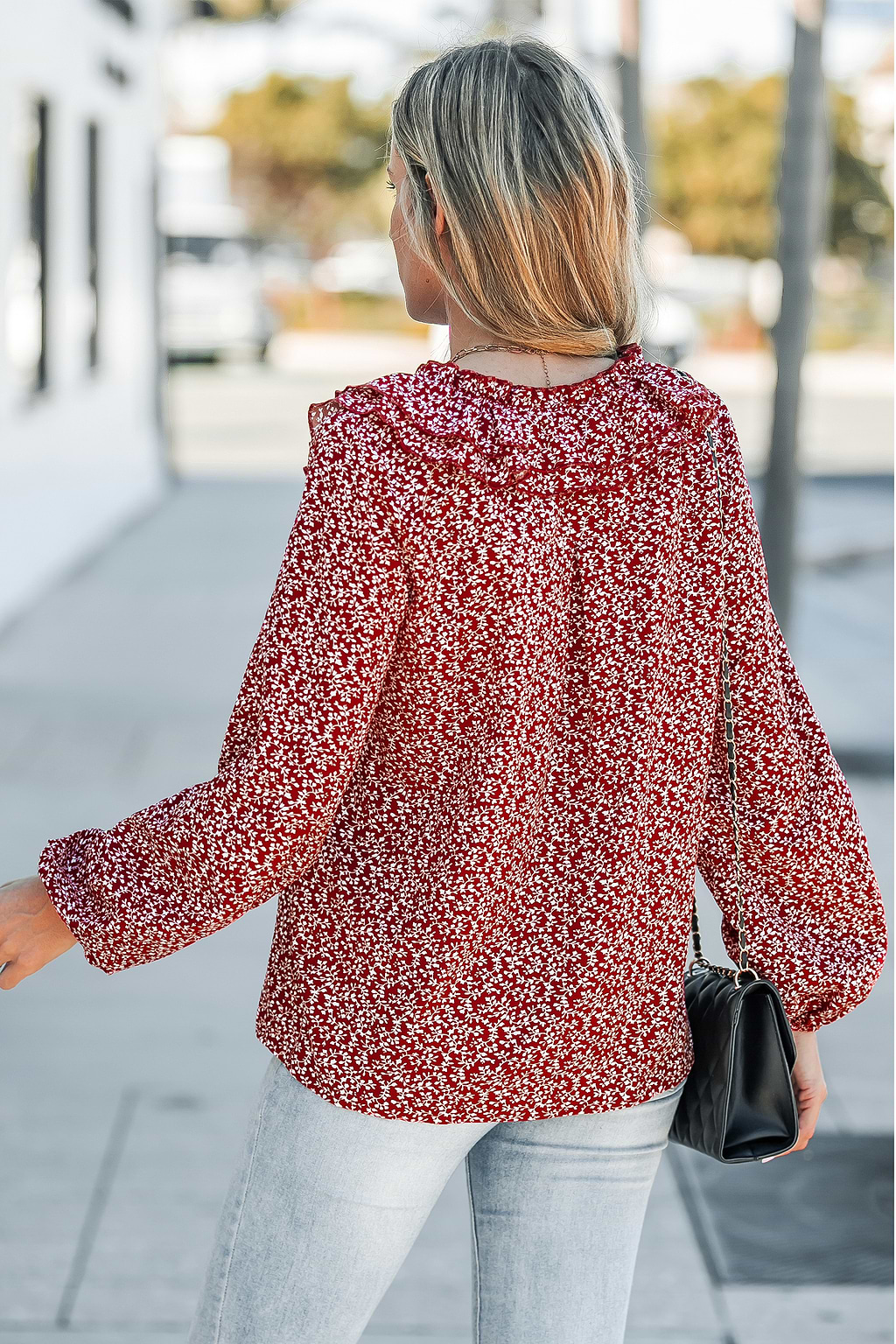 Haut avec manches bouffantes à volants fleuri