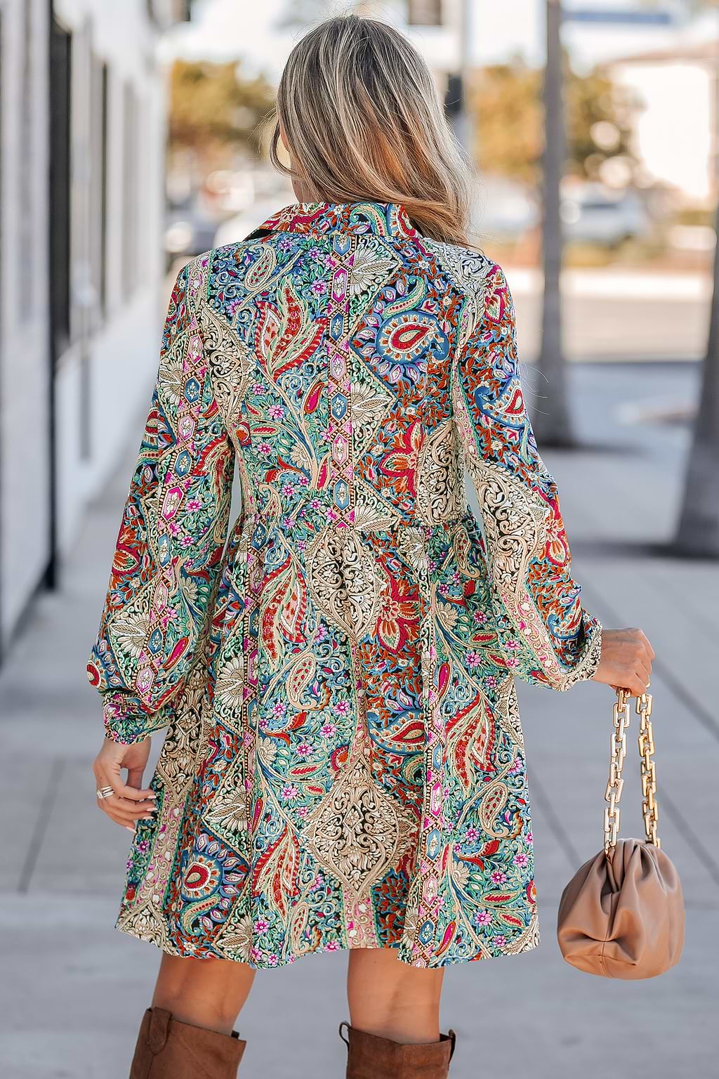 Vestido con cuello y botones de paisley