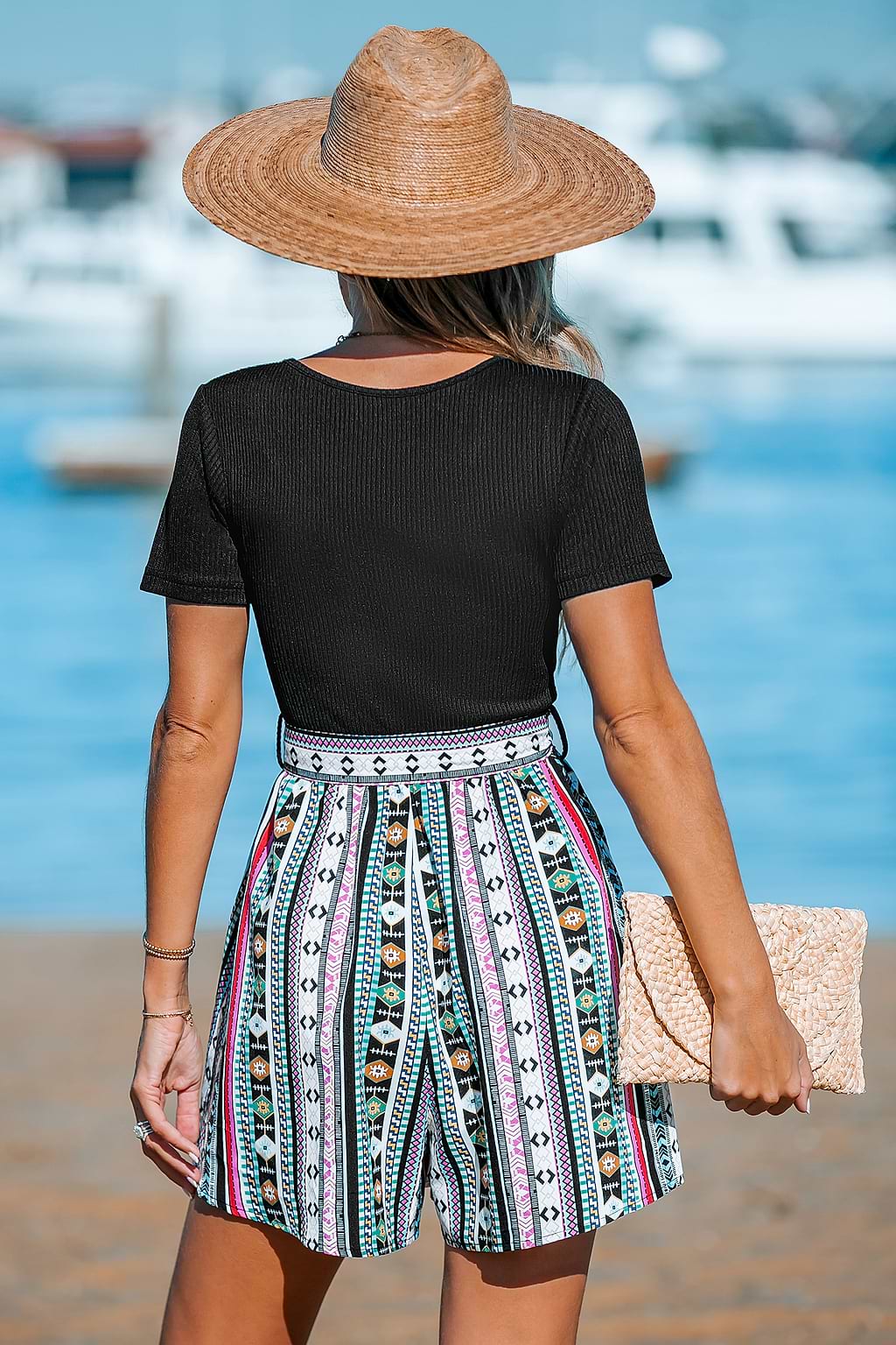 T-shirt Boho e pagliaccetto con pantaloncini