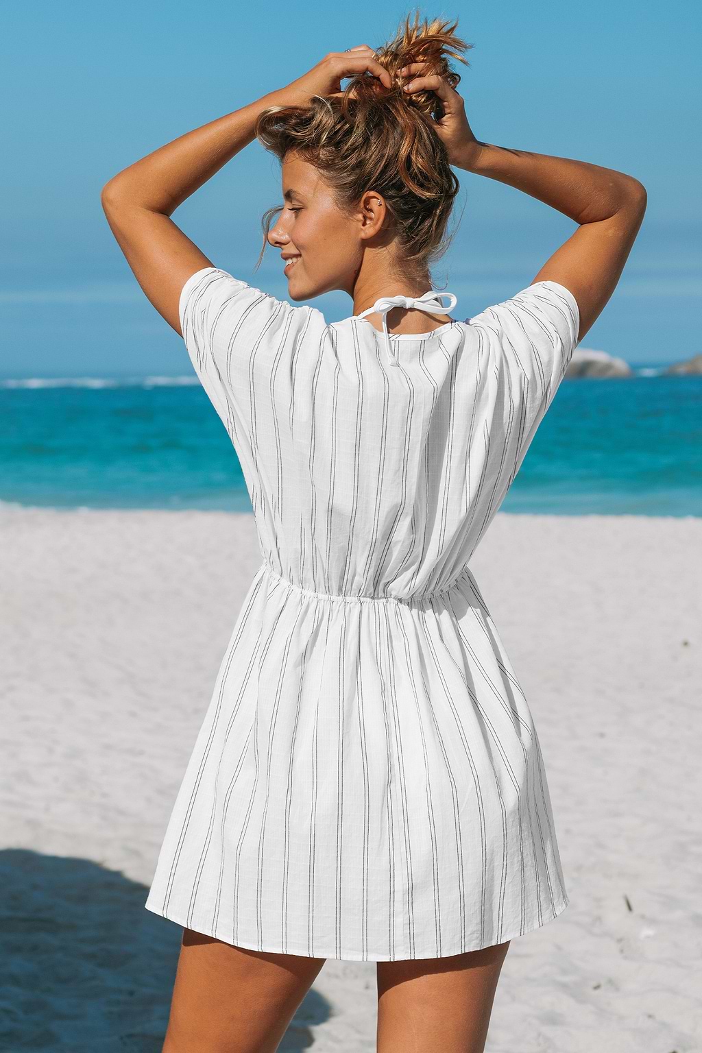 Vestido tipo pareo con sobrepelliz de rayas