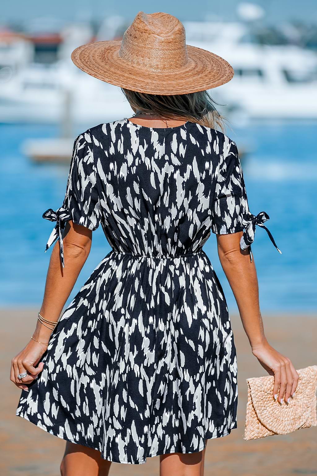 Kurzärmeliges Minikleid mit abstrakten Tieren