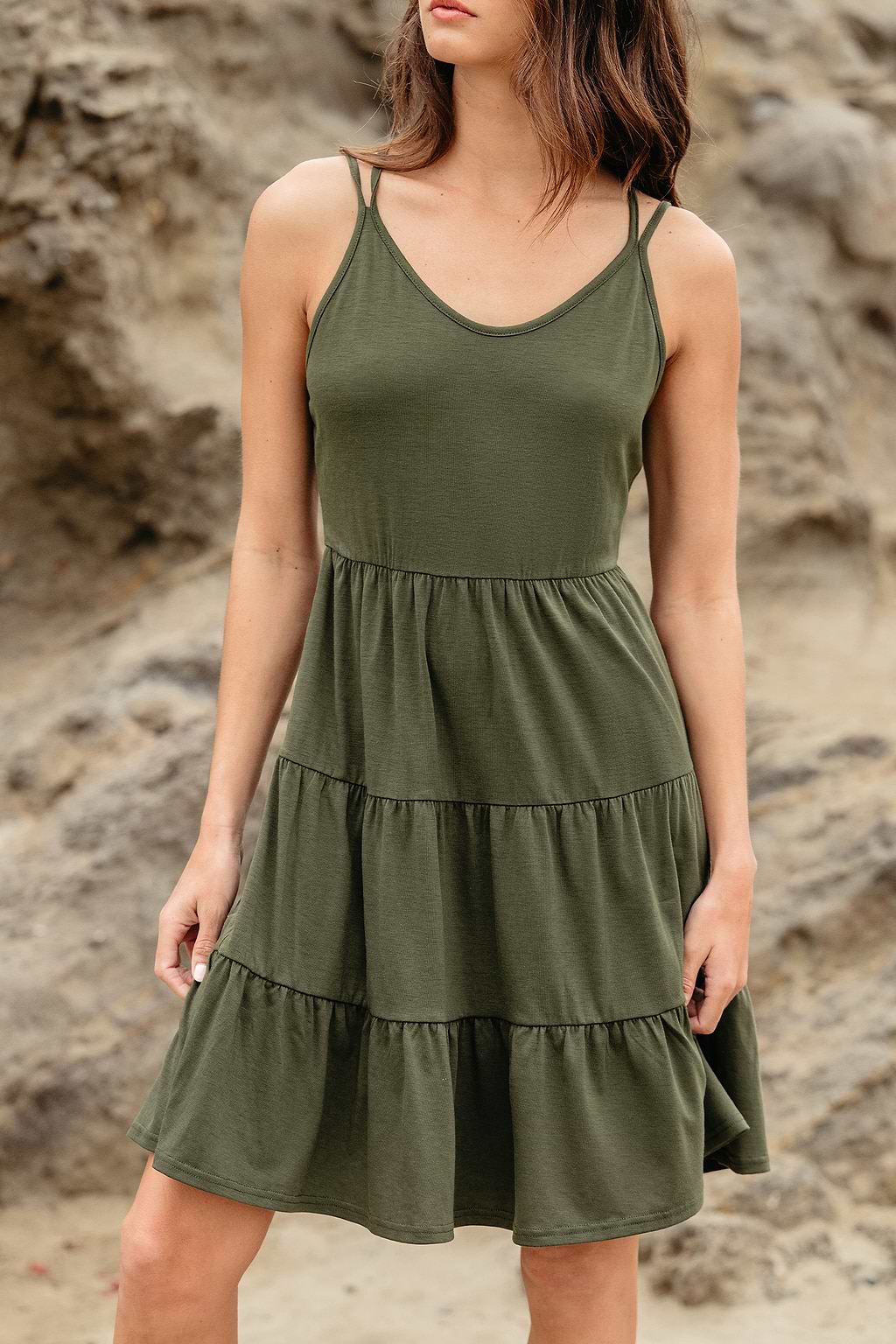 Legergroene mouwloze paneeljurk