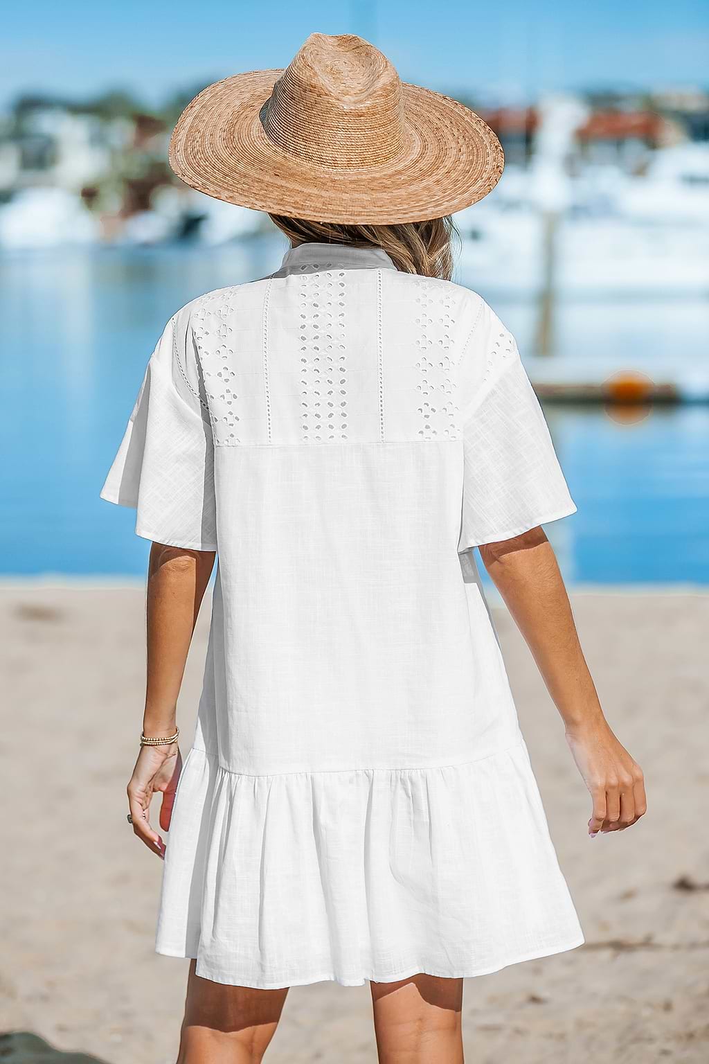 Robe mini en pur coton à manches évasées avec boutons