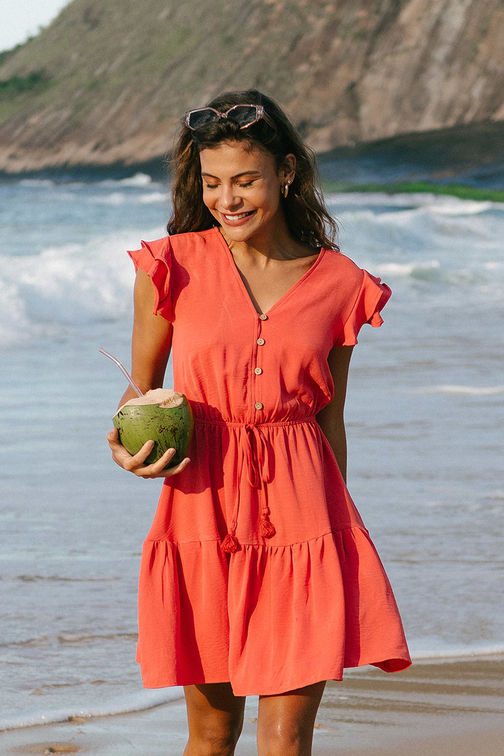 Minikleid mit Flatterärmeln und Taillenband