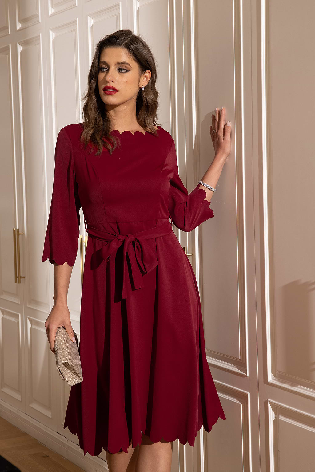 Robe midi à ceinture festonnée rouge
