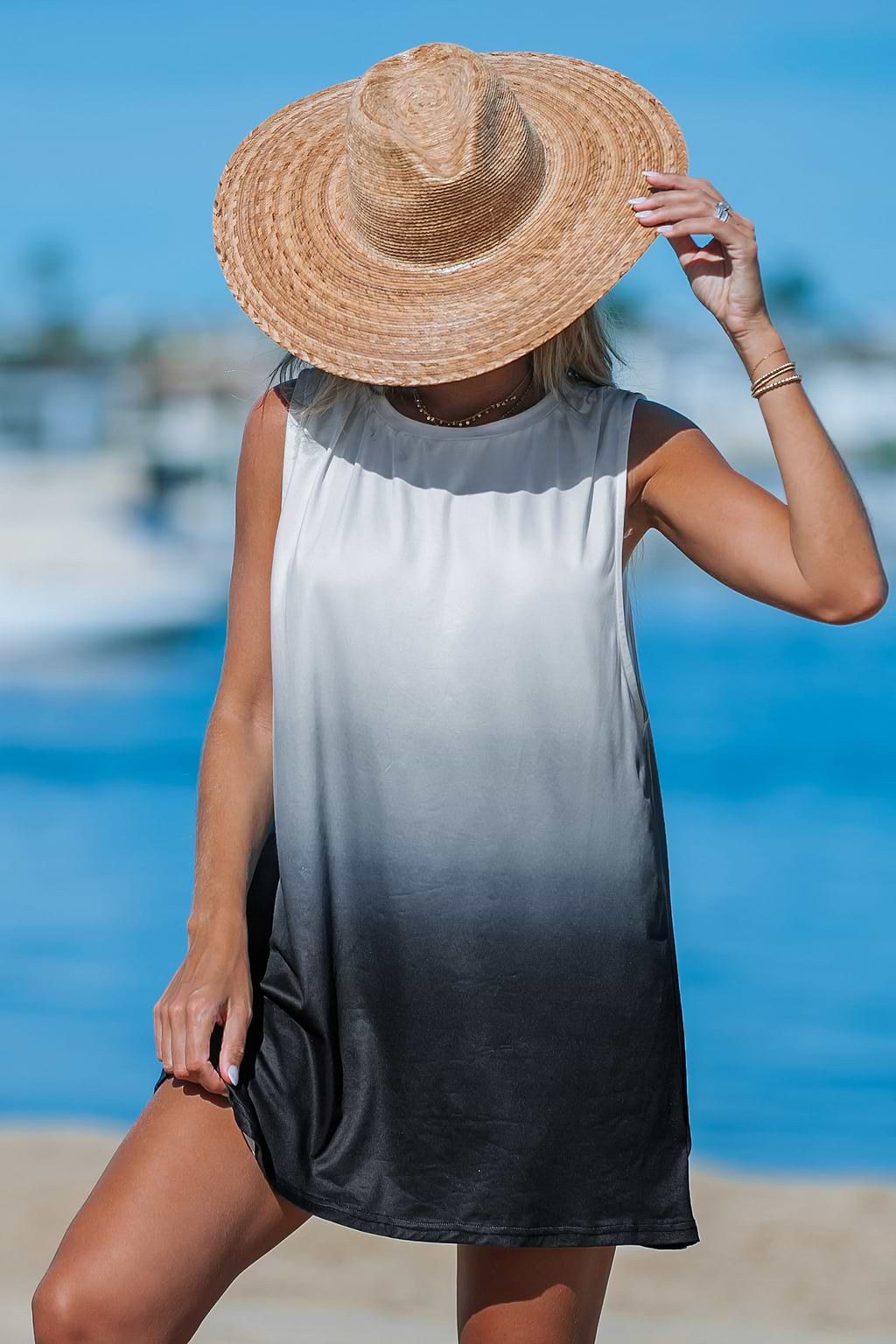 Minivestido tipo pareo con espalda descubierta y lavado degradado