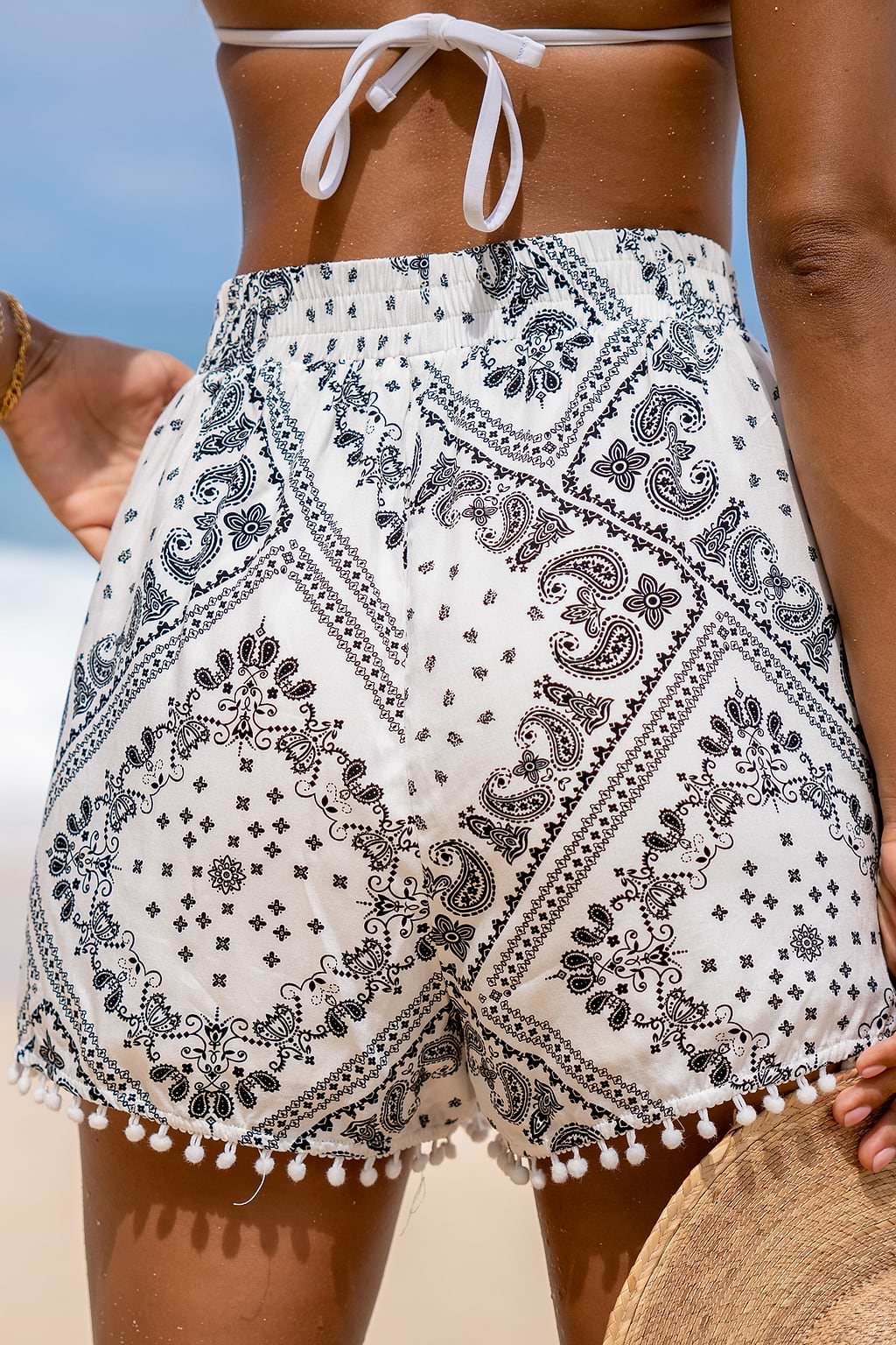 Witte paisley pompomshort