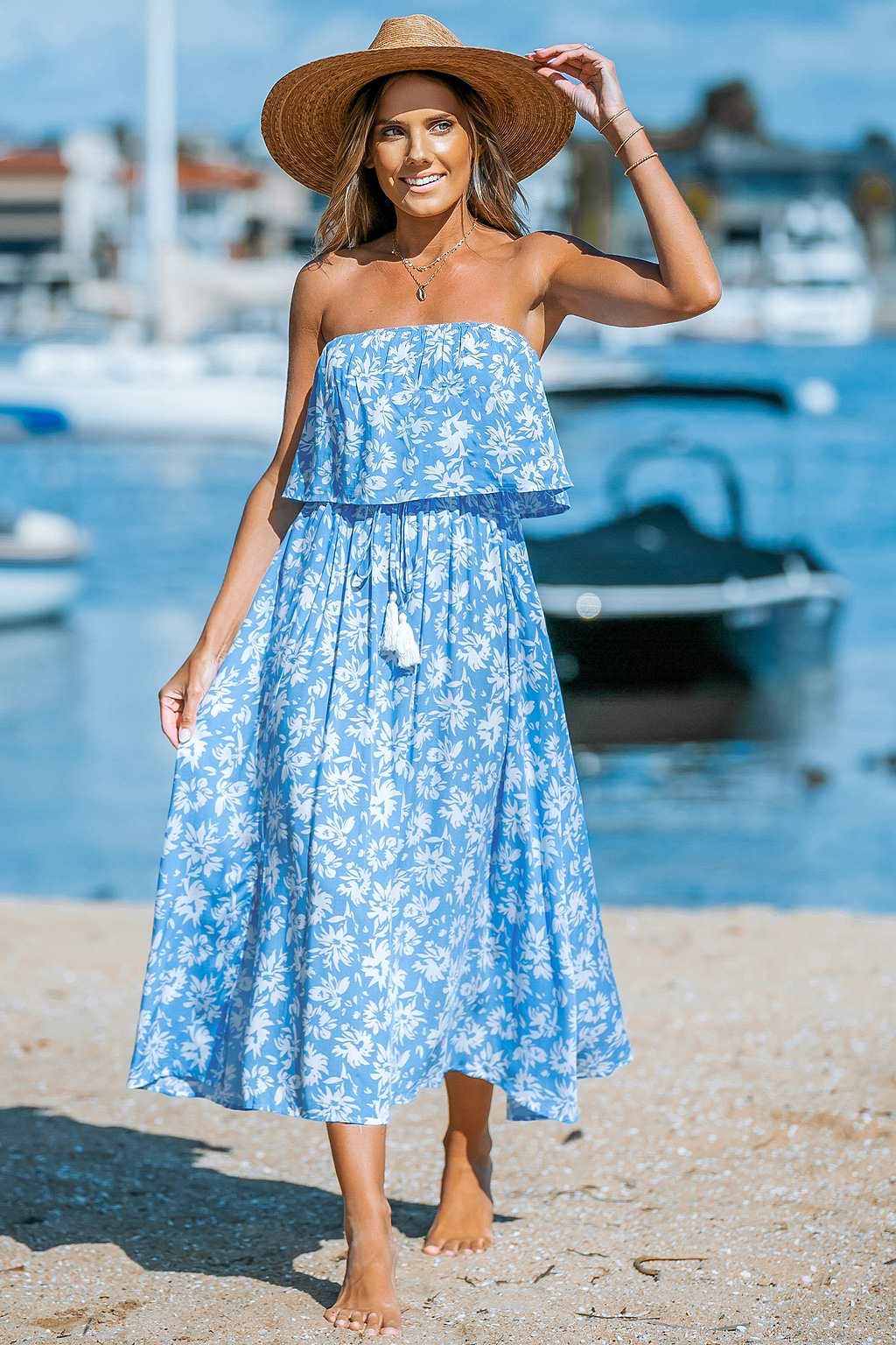 Vestido tubo con volante floral azul cielo