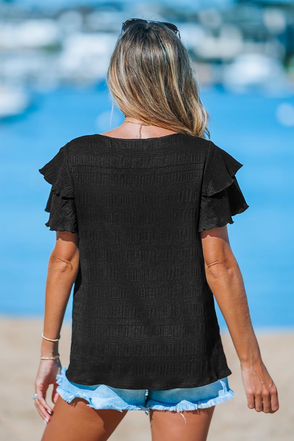 Zwarte gelaagde blouse met ruches aan de mouwen