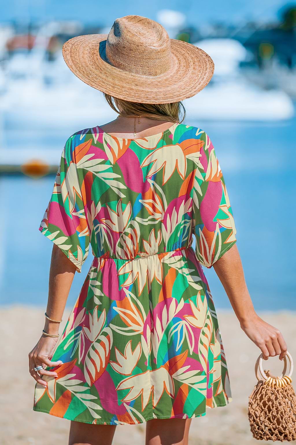 Vestido tipo pareo con aro en O escotado