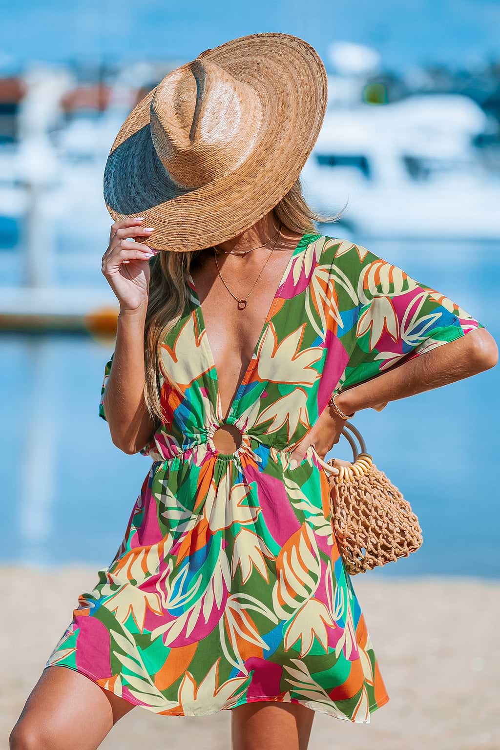 Vestido tipo pareo con aro en O escotado