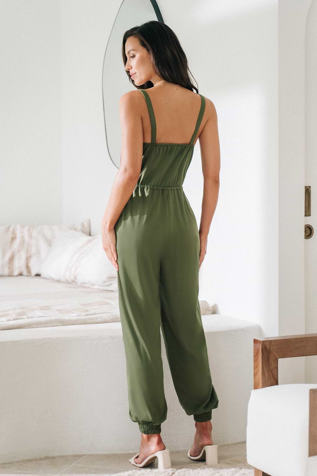 Olijfgroene lieverd jumpsuit met taps toelopende pijpen