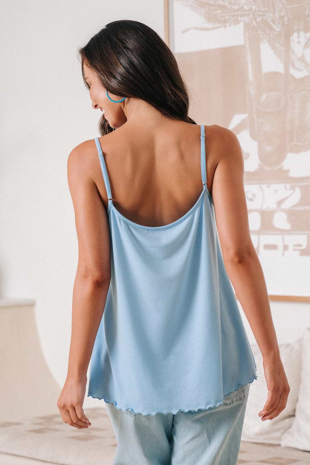 Blaues Cami mit V-Ausschnitt und Knopfleiste