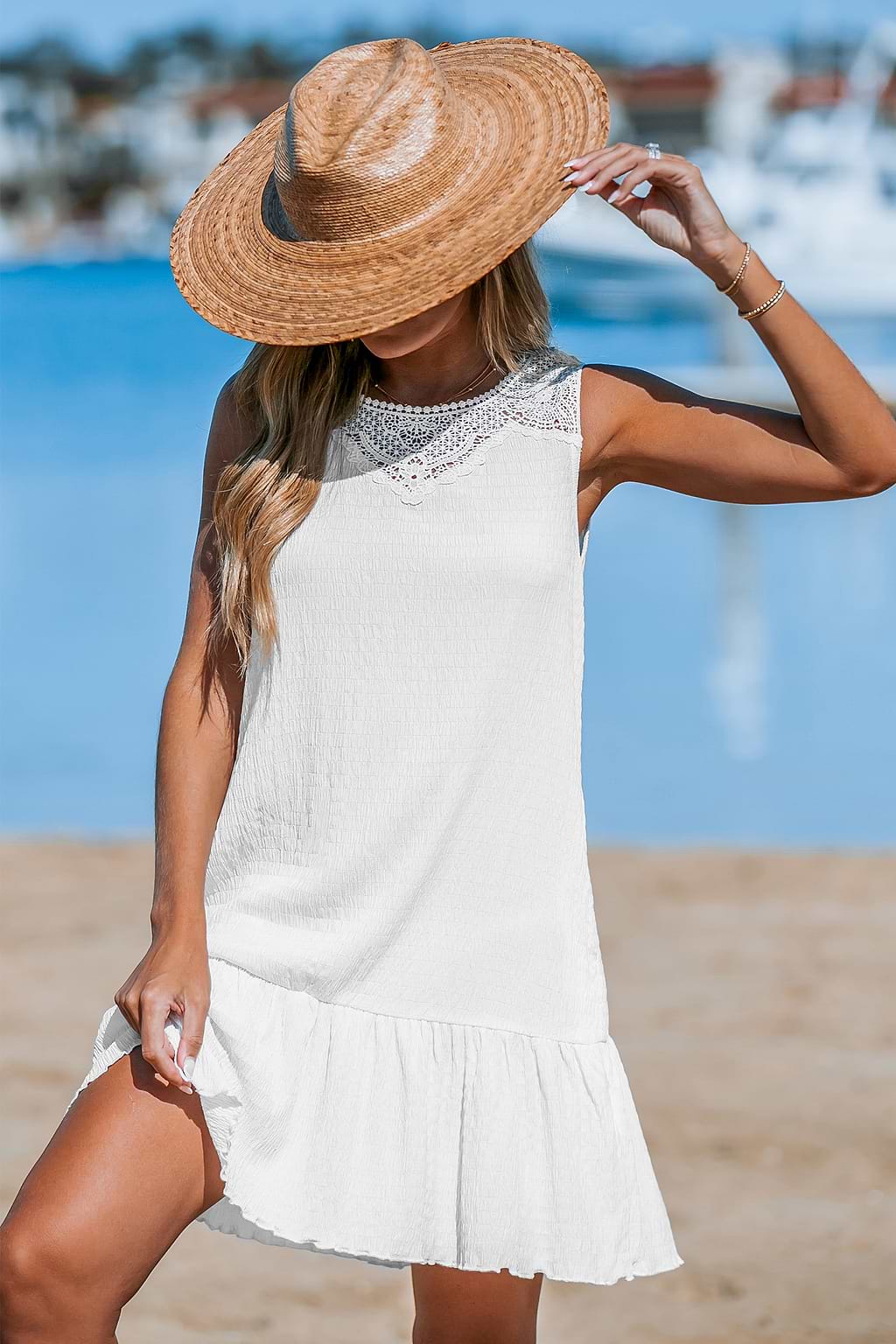 White Round Neck Sleeveless Lace Mini Dress