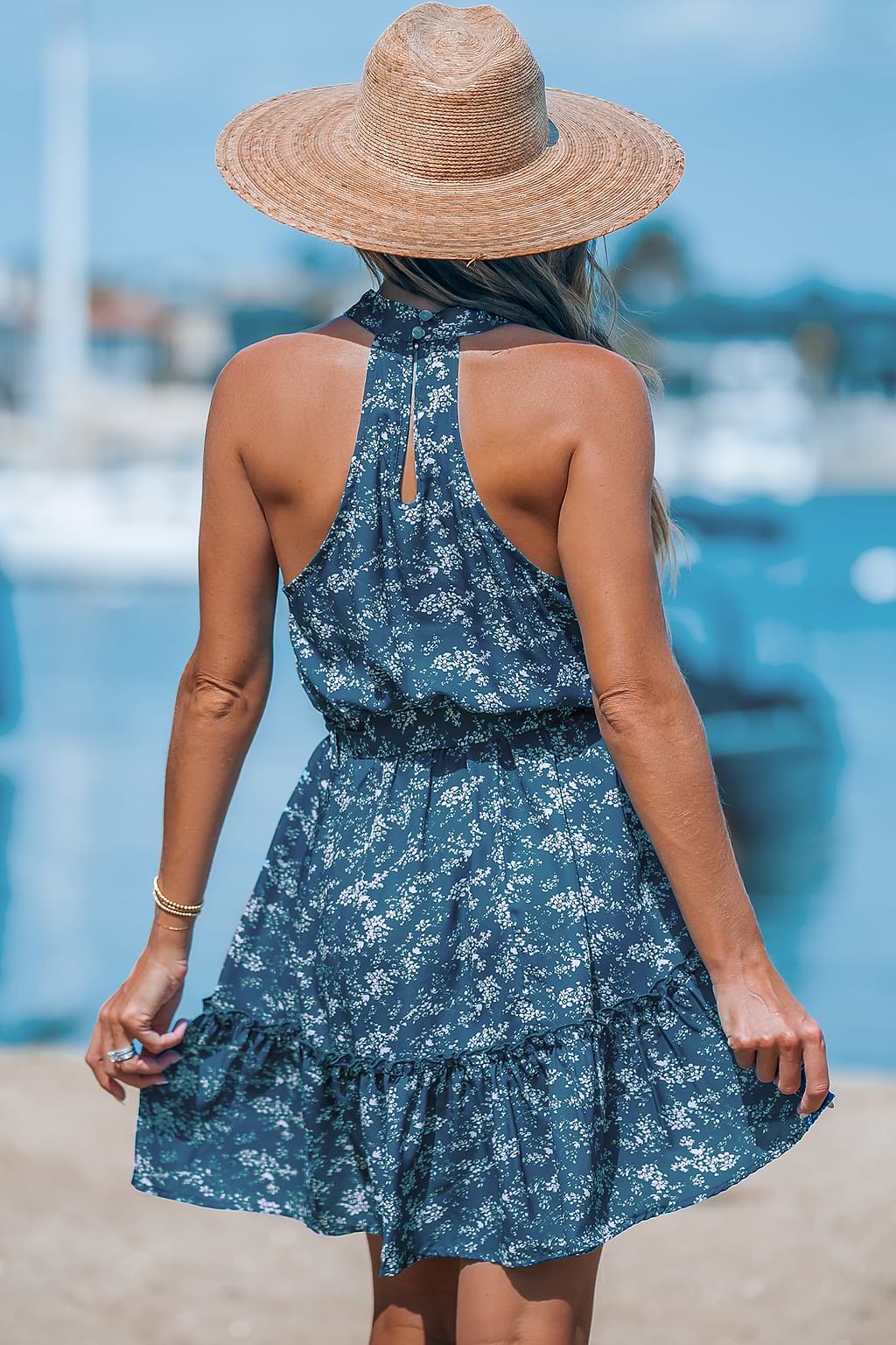 Blauwe mini-jurk met halternek en strikceintuur