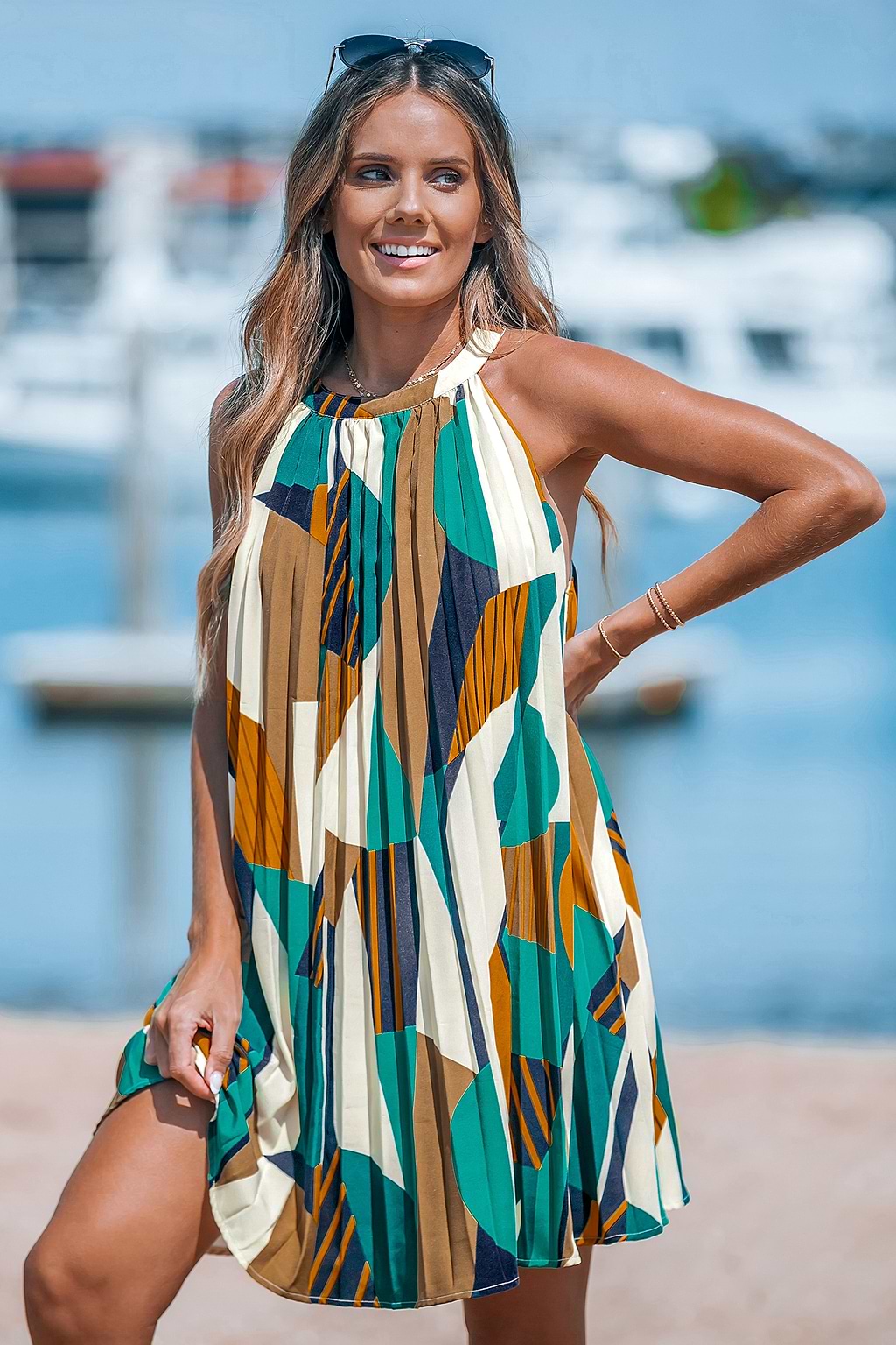 Abstraktes ärmelloses Minikleid mit lockerer Passform