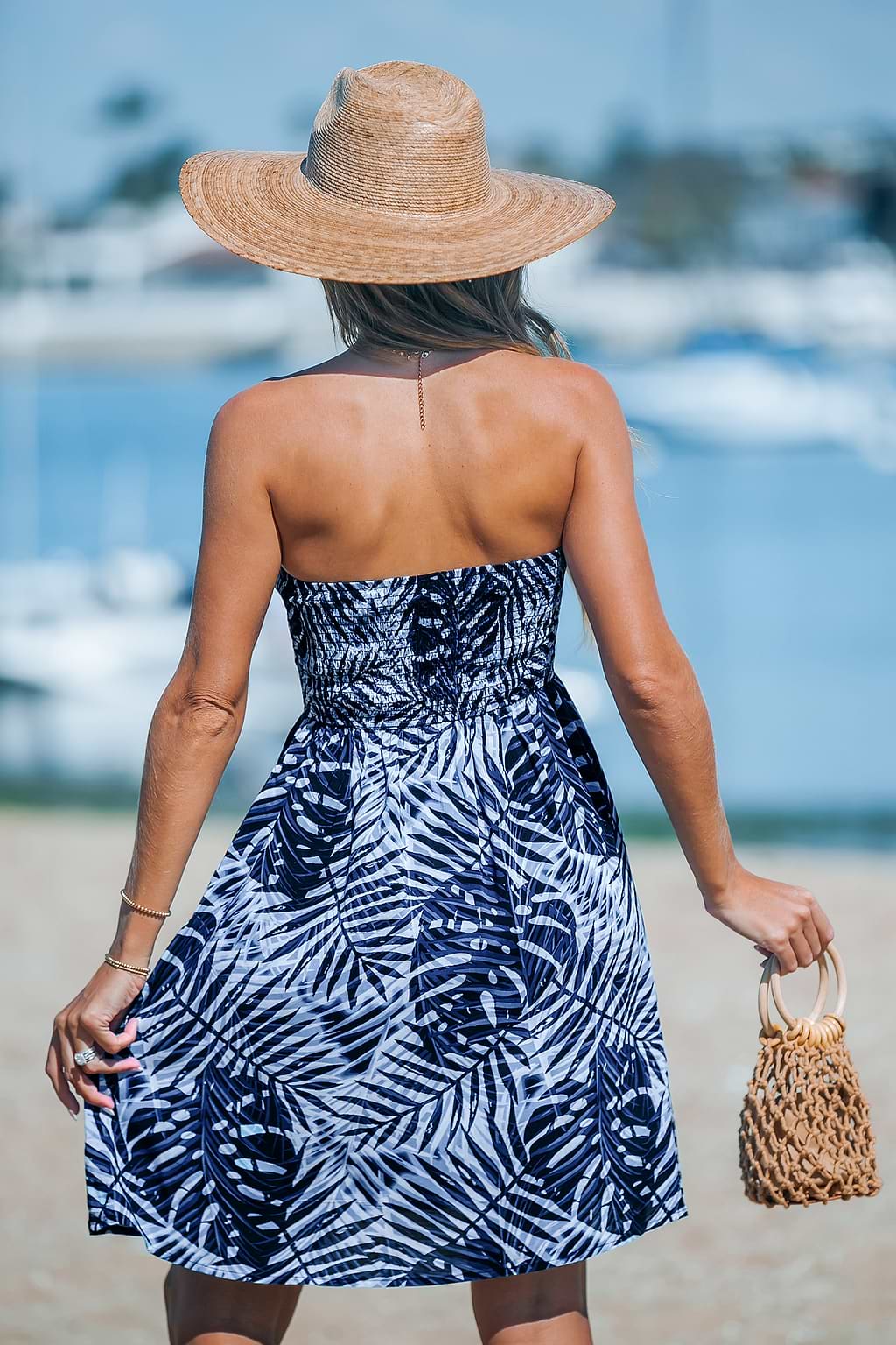 Tropisches Schlauchkleid mit Smokings