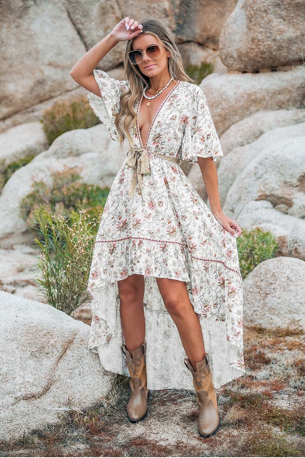 Robe midi avec ourlet asymétrique et col plongeant à fleurs