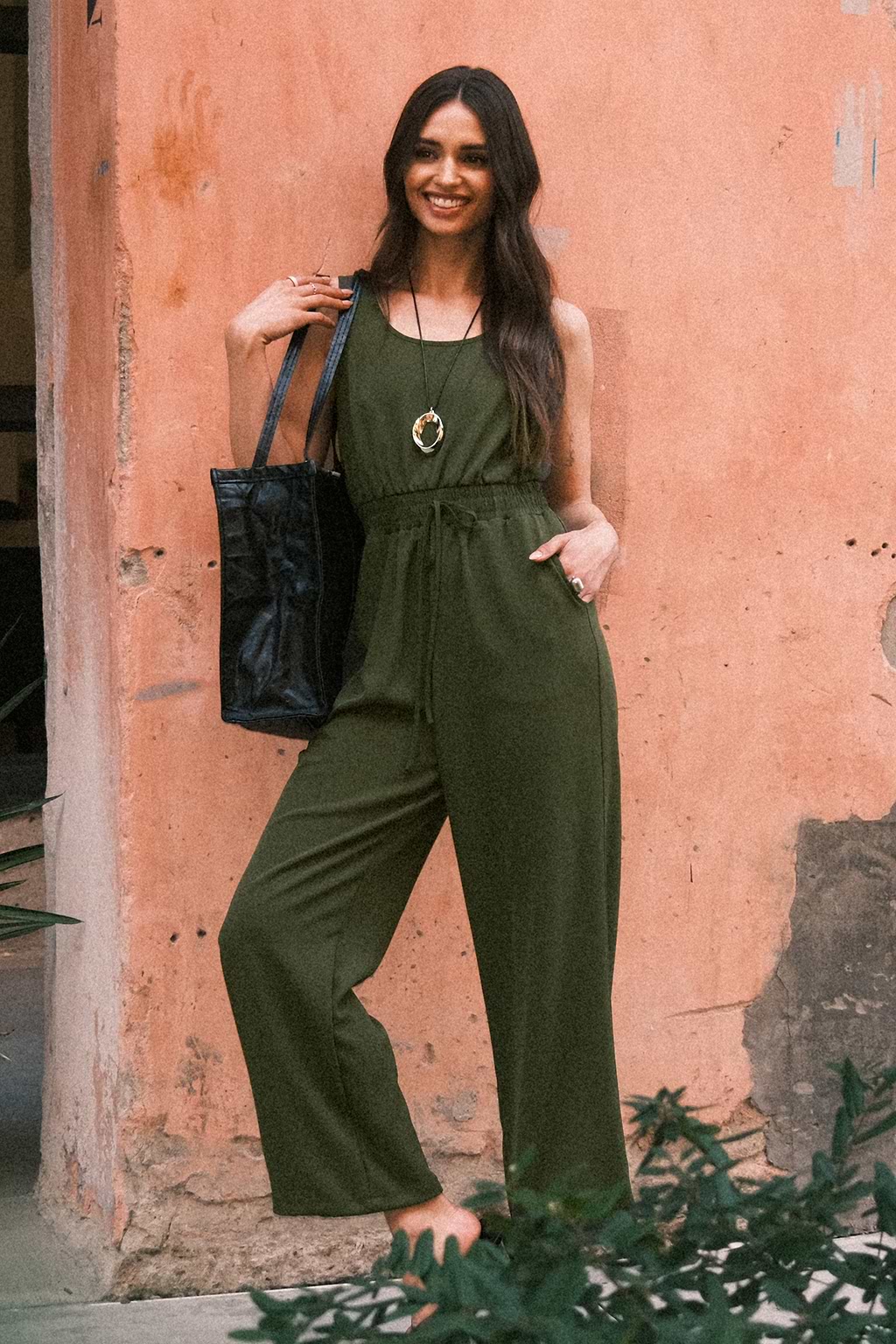 Olivfarbener ärmelloser Overall mit geradem Bein