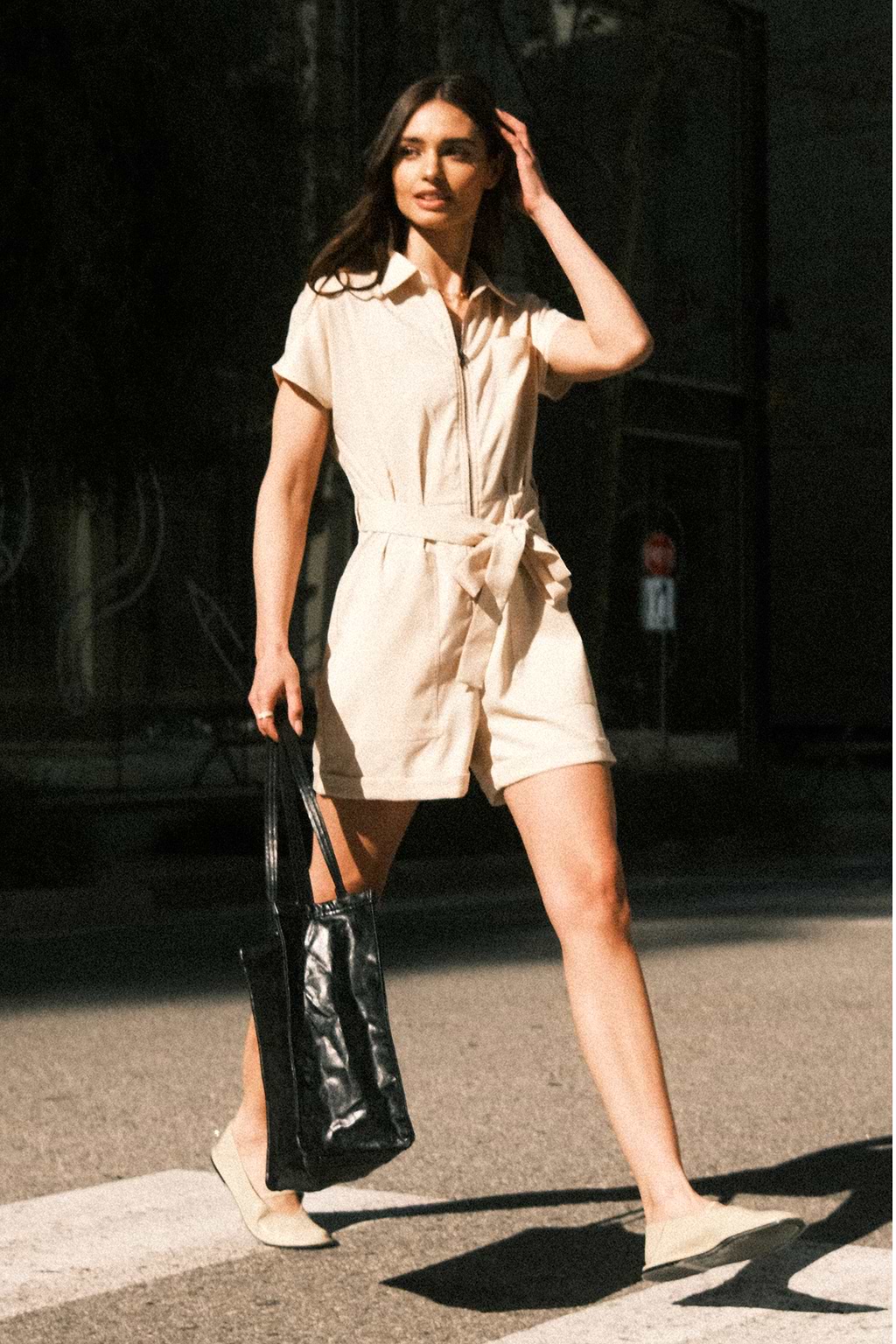 Strampler mit Hemdkragen und Reißverschlüssen