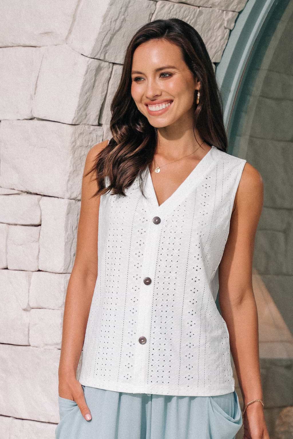 Witte mouwloze jersey top met V-hals en oogjes