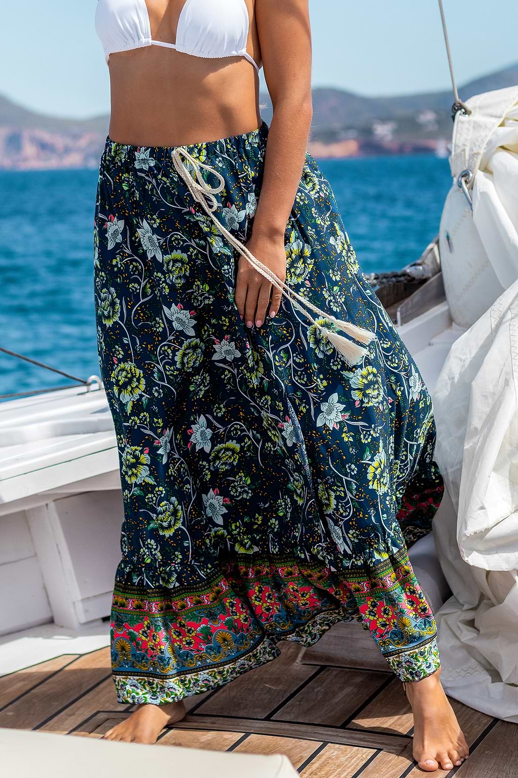 Maxi-rok met uitlopende bloemen en kwastjes