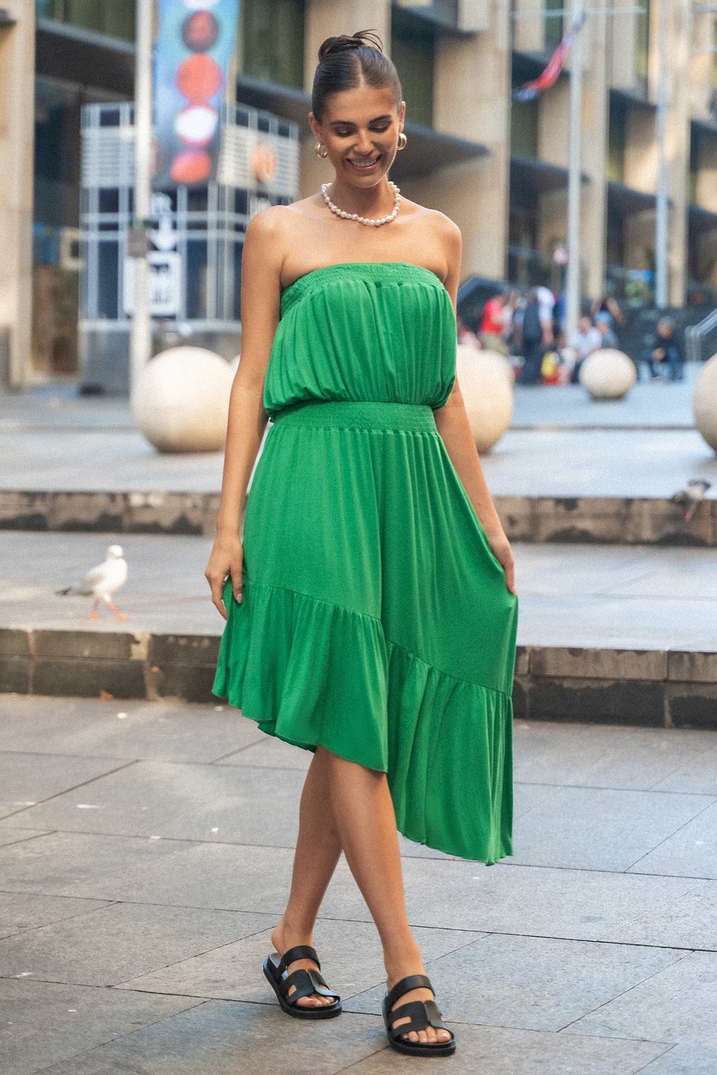 Robe tube avec ourlet à volants asymétriques verte