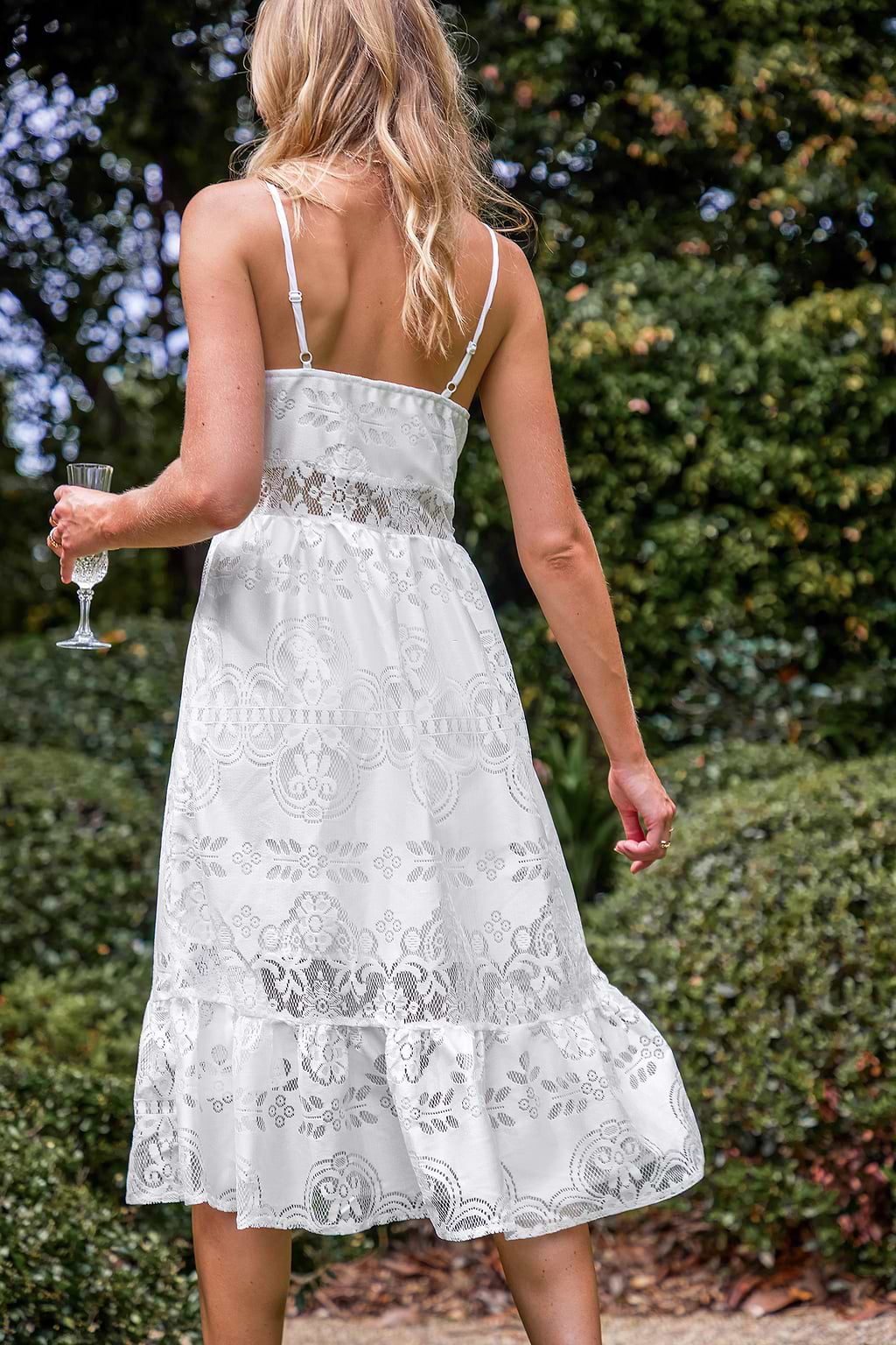 Vestido lencero con volante y botones delanteros de encaje blanco