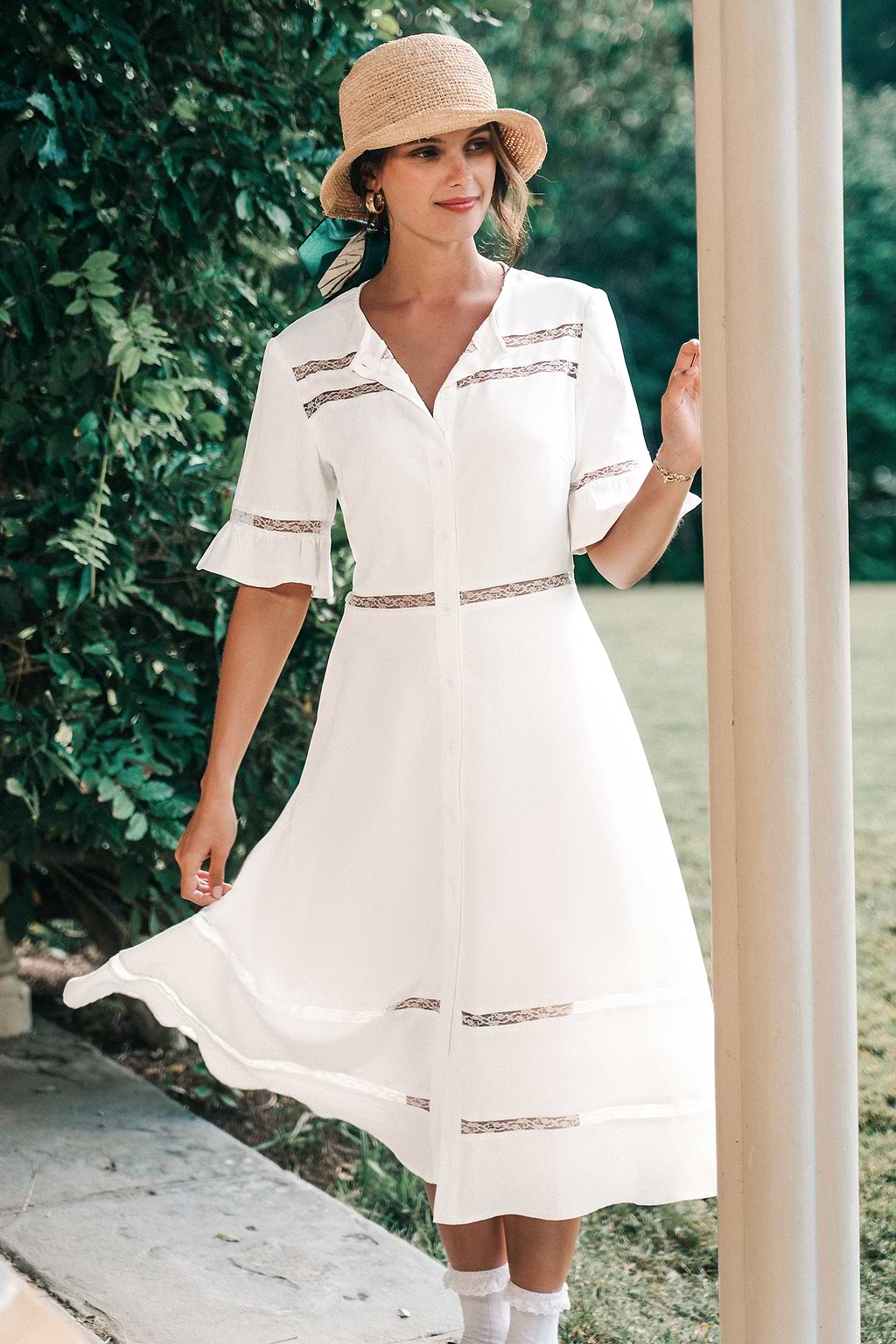 Vestido midi de encaje con botones delanteros y mangas acampanadas blanco