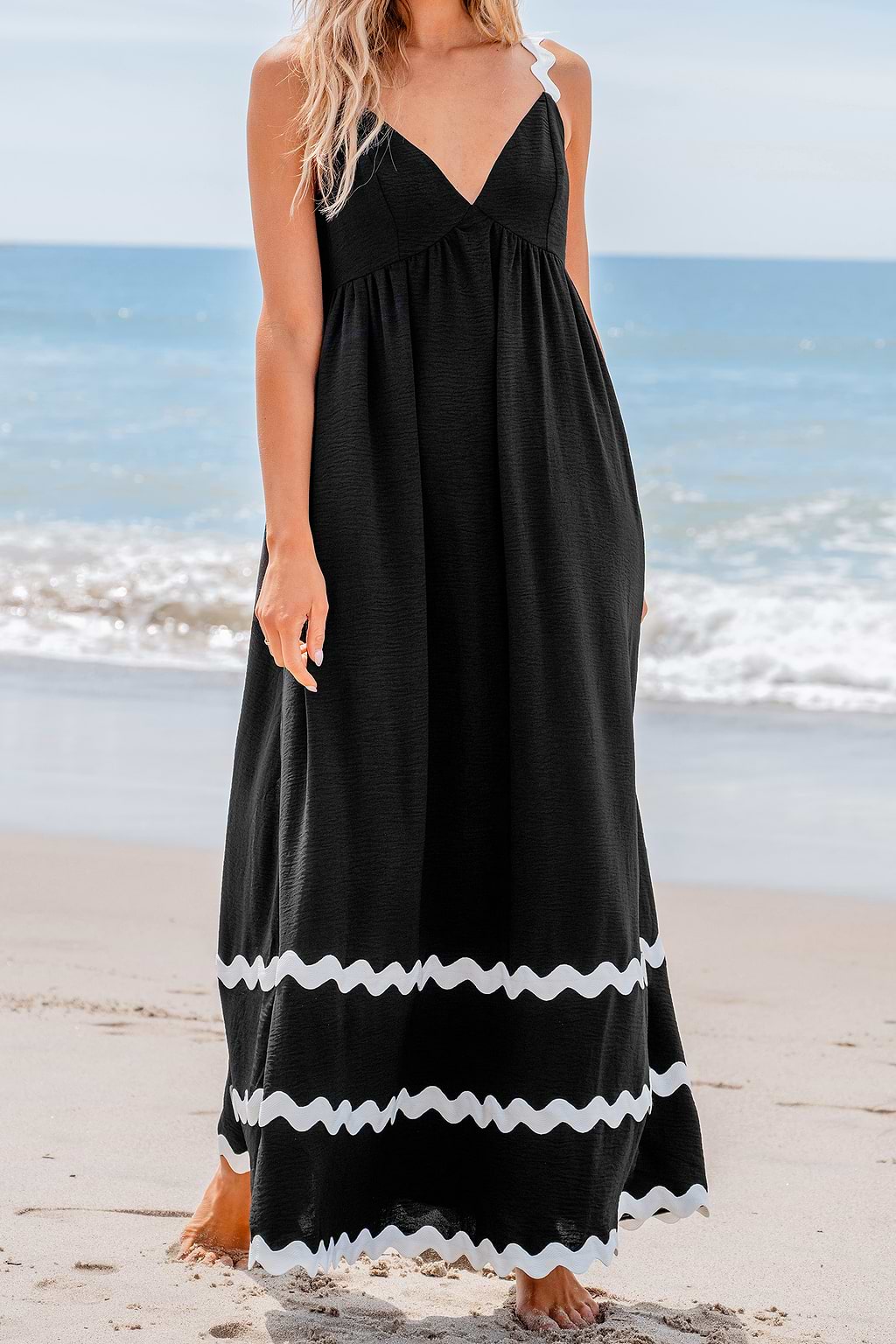 Vestido con cuello en V y bloques de color con volantes