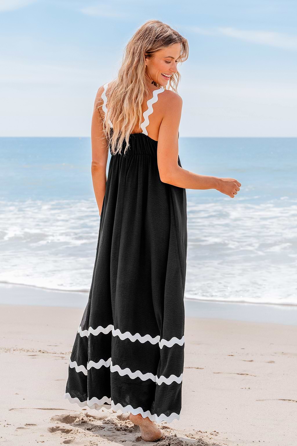 Vestido con cuello en V y bloques de color con volantes