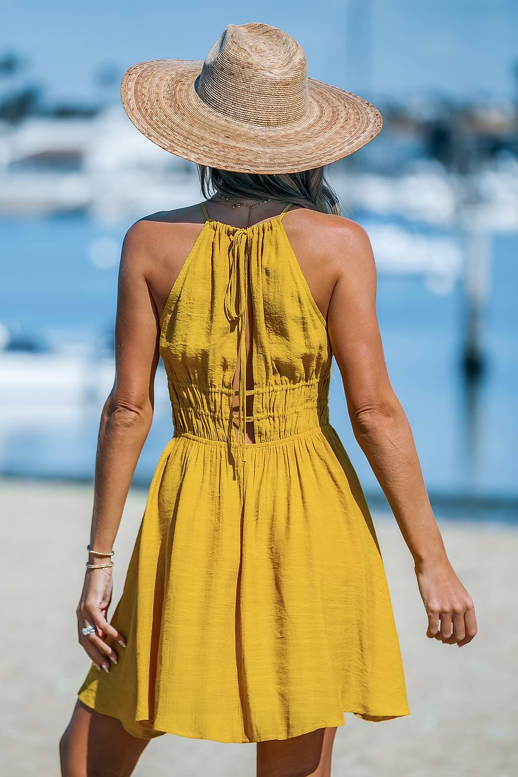 Cover-Up-Minikleid mit Rüschendetails und Ausschnitten