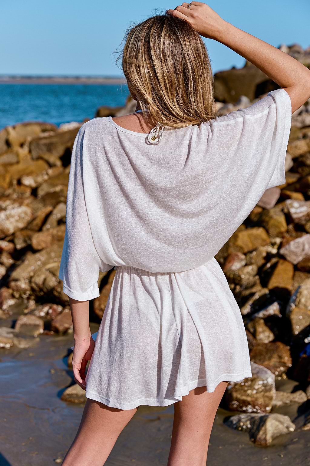 Robe mini cover up à ceinture